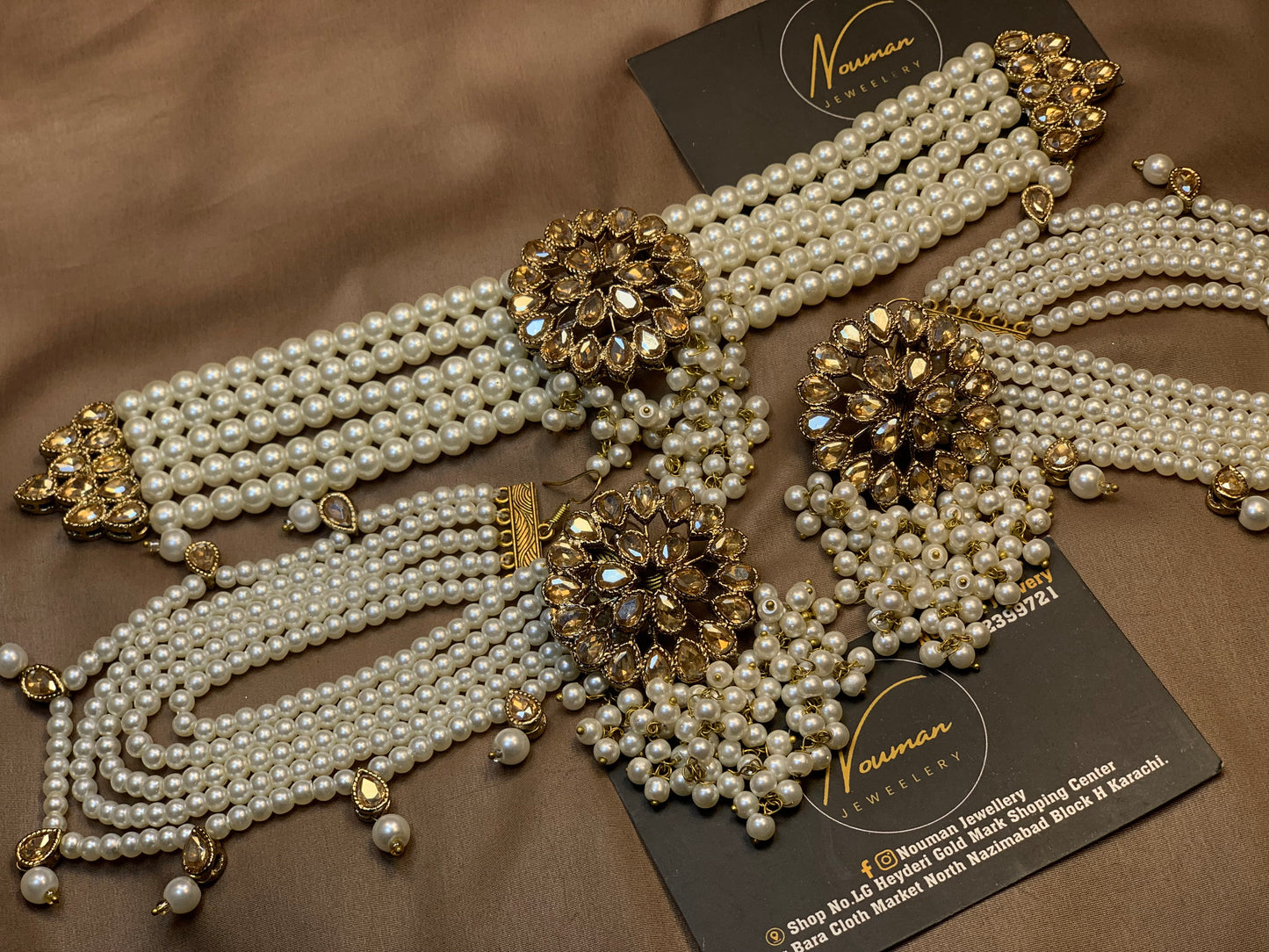 Kundan Champagne Gold Pearl Elegant Timeless Necklace Set