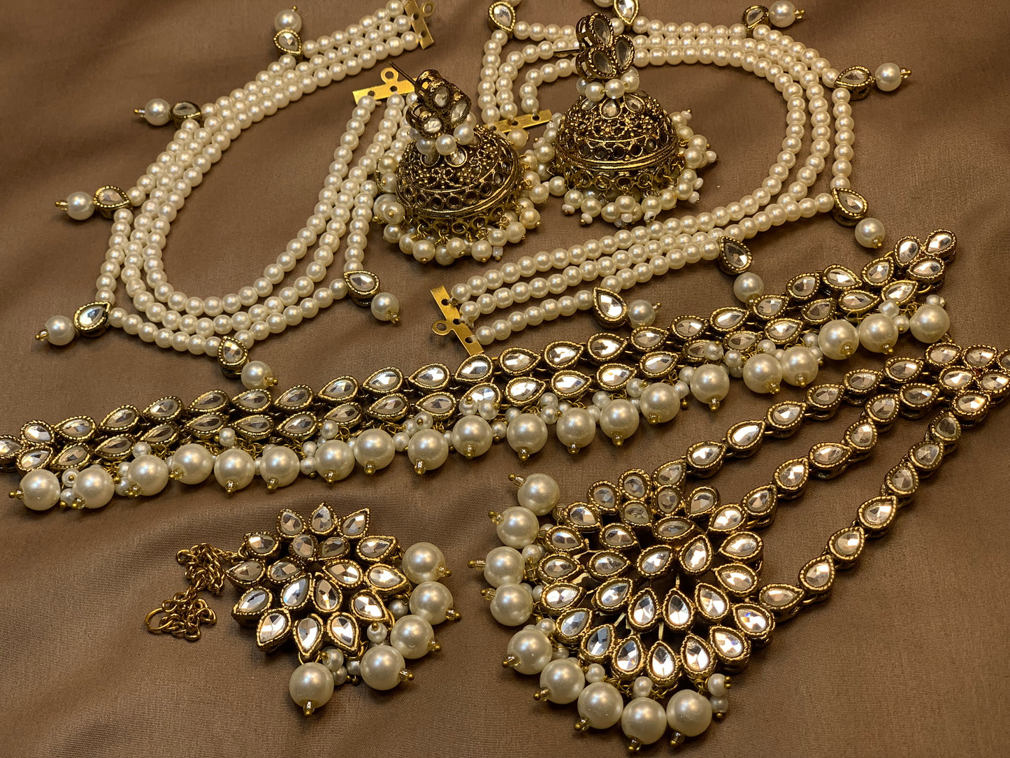 Nayaab Kundan Jewellery Set