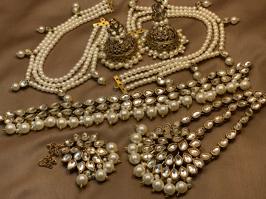 Nayaab Kundan Jewellery Set