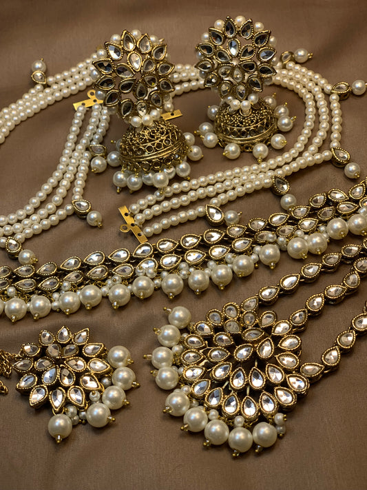 Nayaab Kundan Jewellery Set