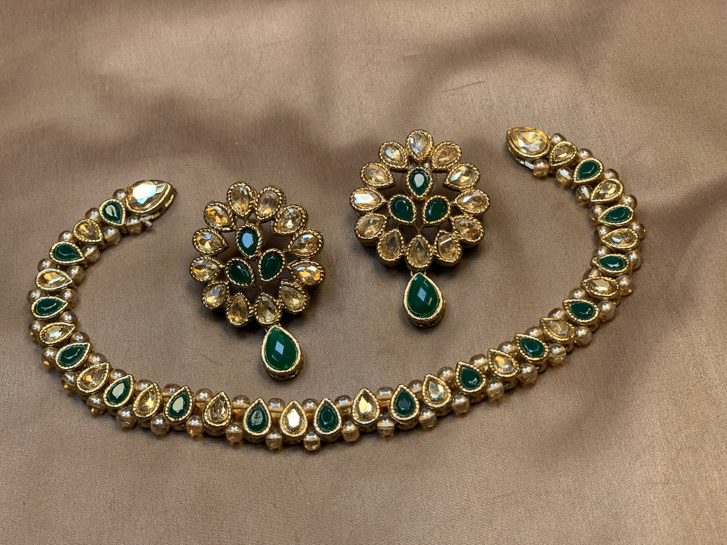 Emerald Green Kundan Pearl Necklace Set