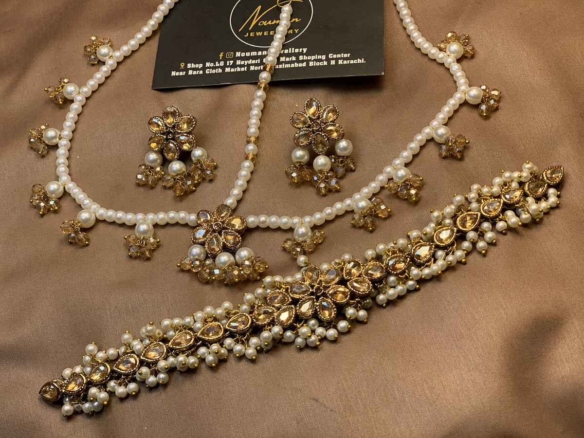 Kundun Pearl Kids Choker set with matha patti.