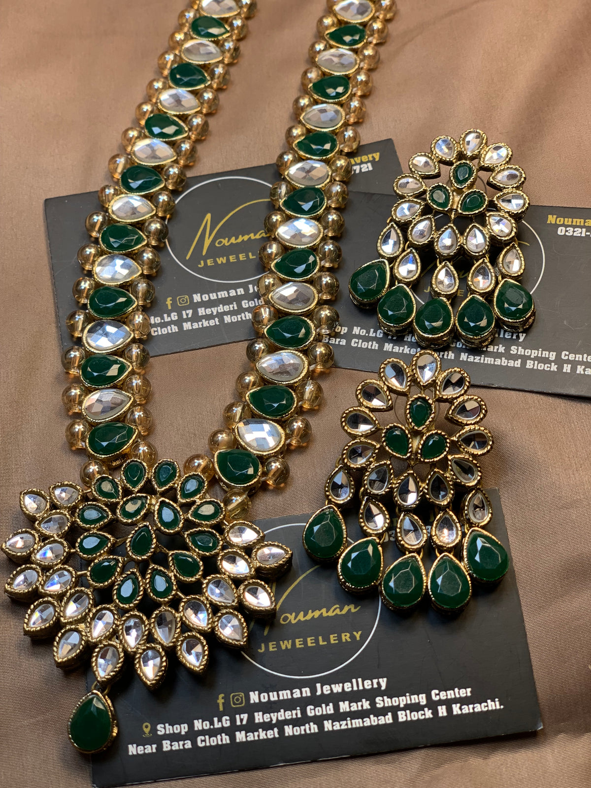 Gorgeous Look Kundun Emerald Long Mala Pendant Set