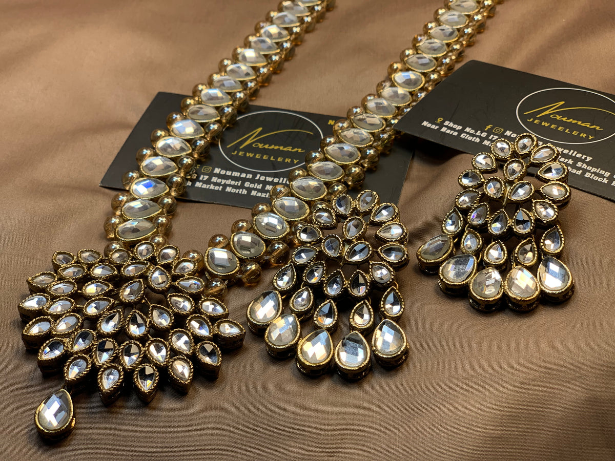 Exquisite Kundun Long Mala Pandant With Gorgeous Look Earring Set.