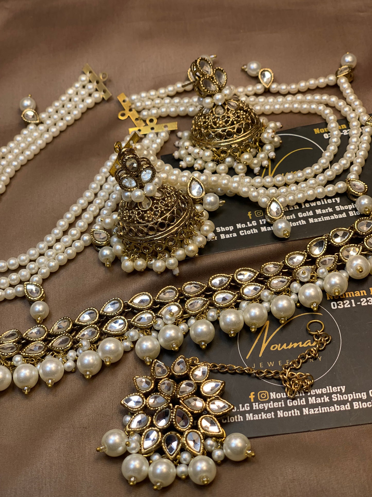 Exquisite Kundun Choker Set with Sahara With Pearl