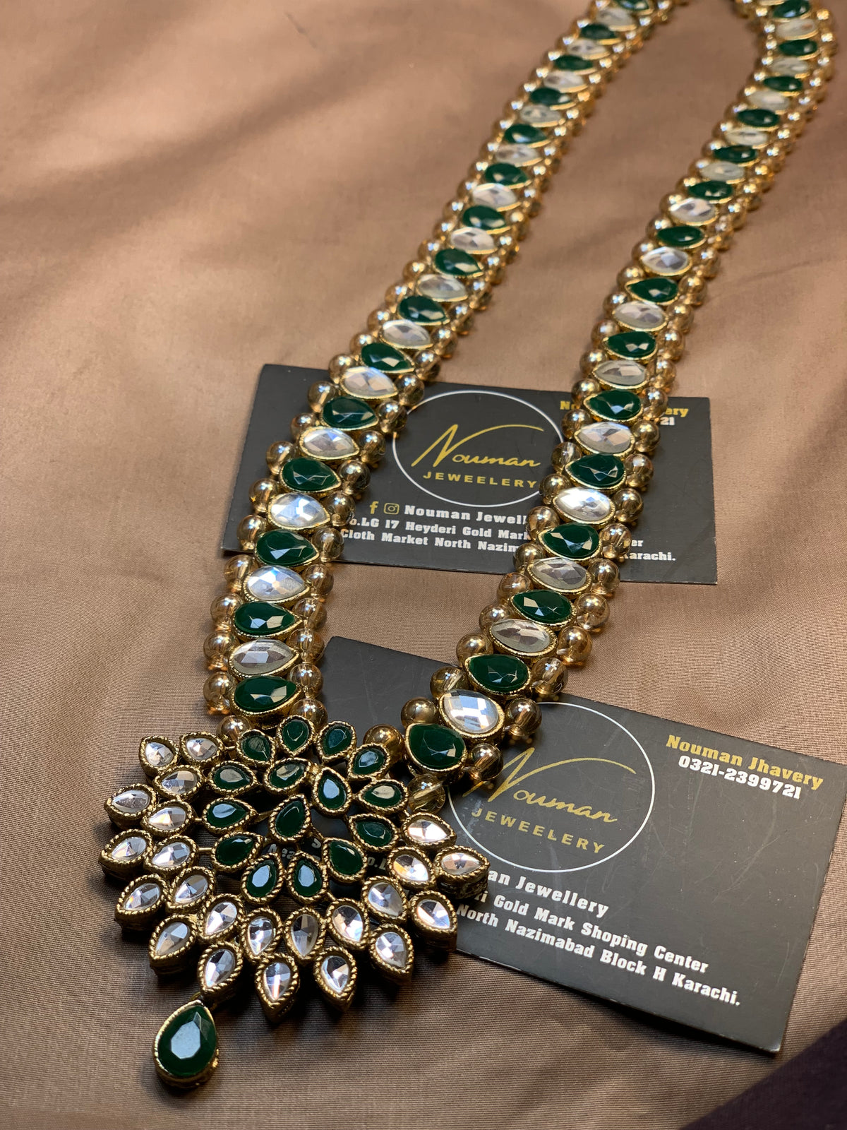 Kundun Emerald Long Mala With Pendant