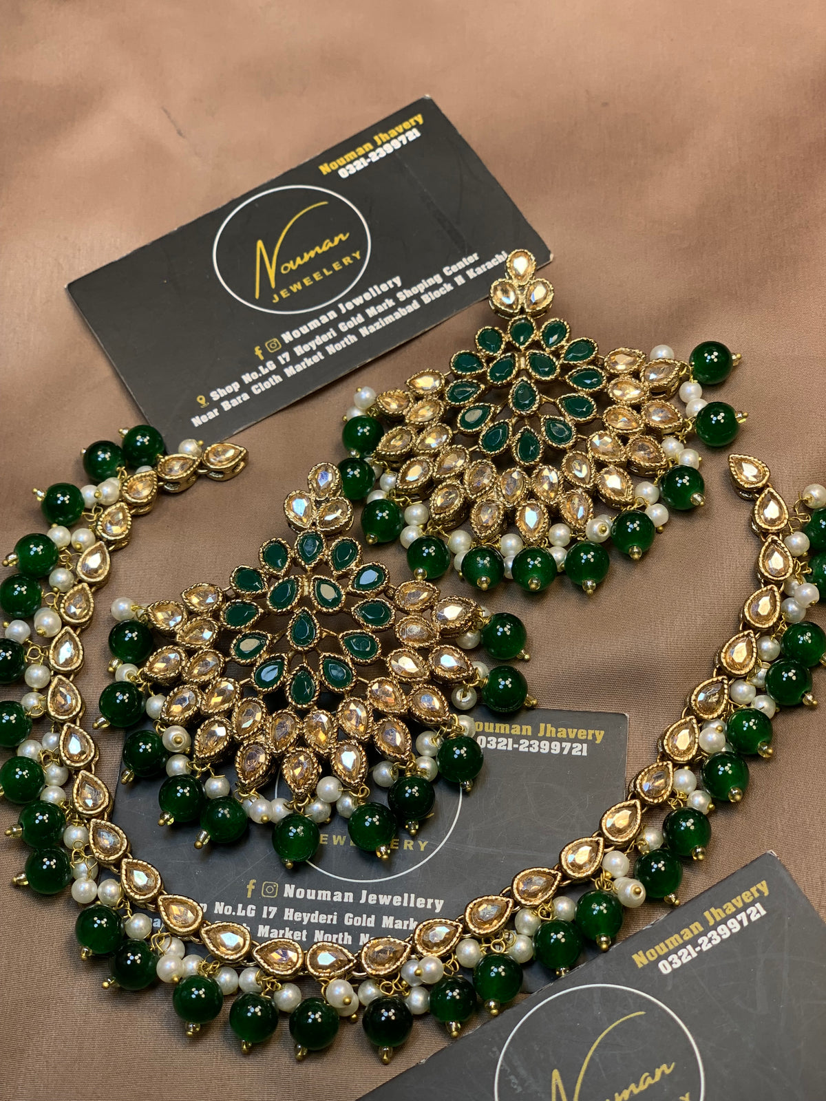 Emerald Green Antique Gold Kundan Jewellery Set