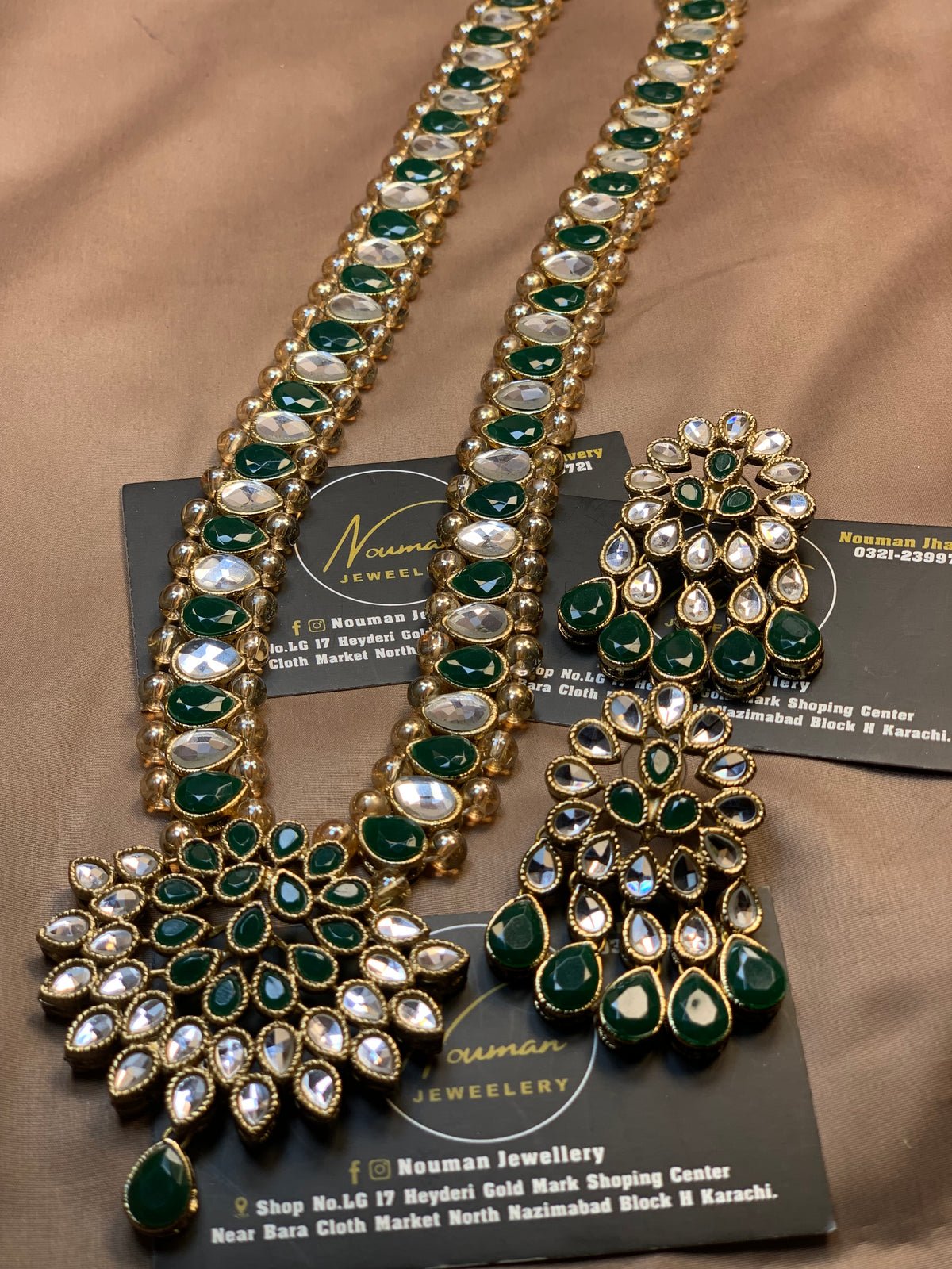 Gorgeous Look Kundun Emerald Long Mala Pendant Set