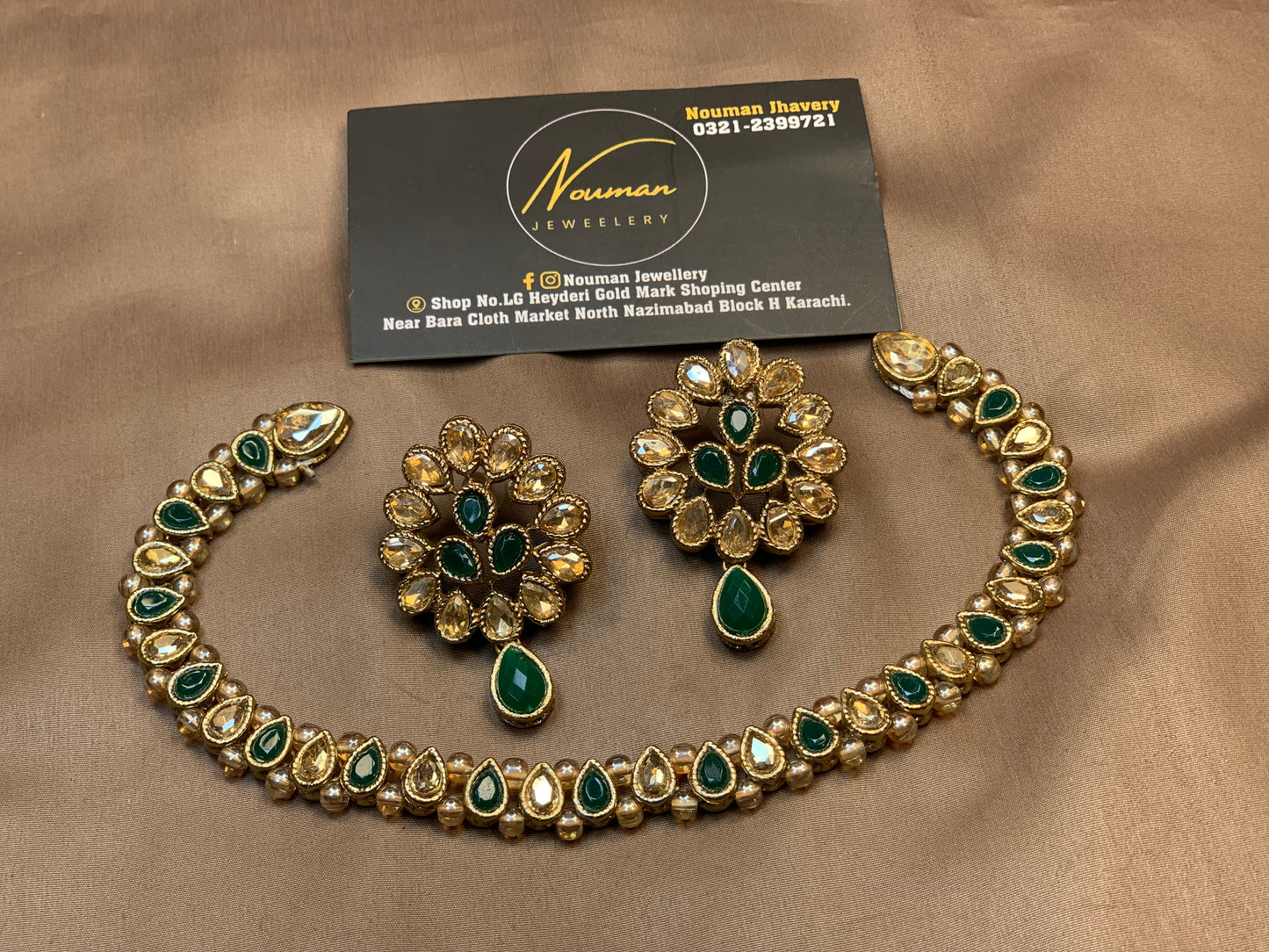Emerald Green Kundan Pearl Necklace Set