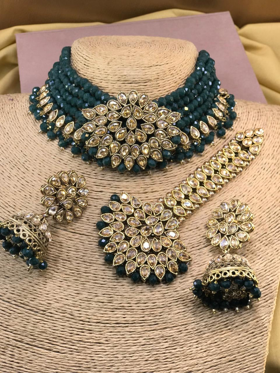 Kundan Emerald Green Statement Set