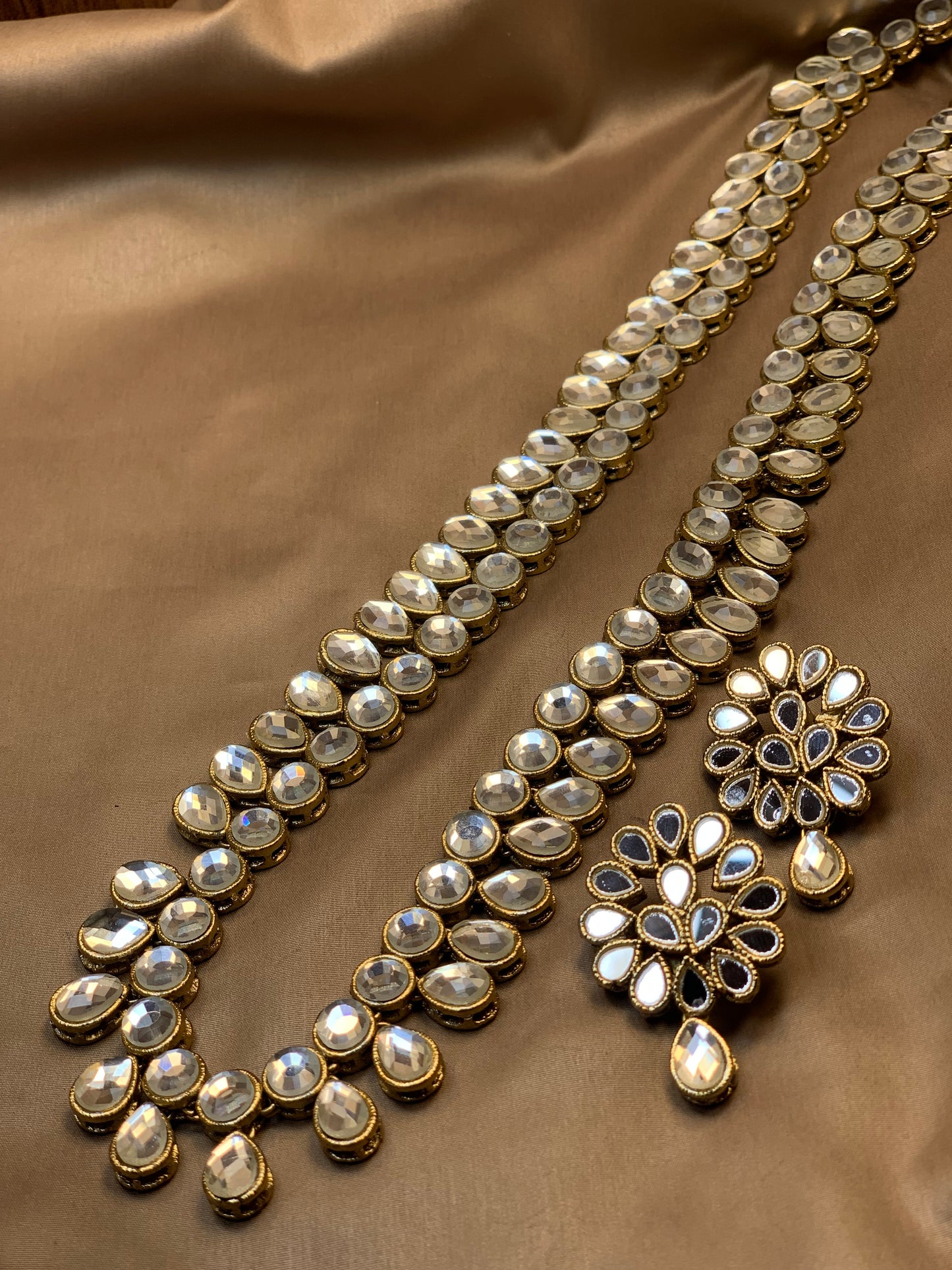 Exquisite Kundun Long Mala Necklace Jewellery Set