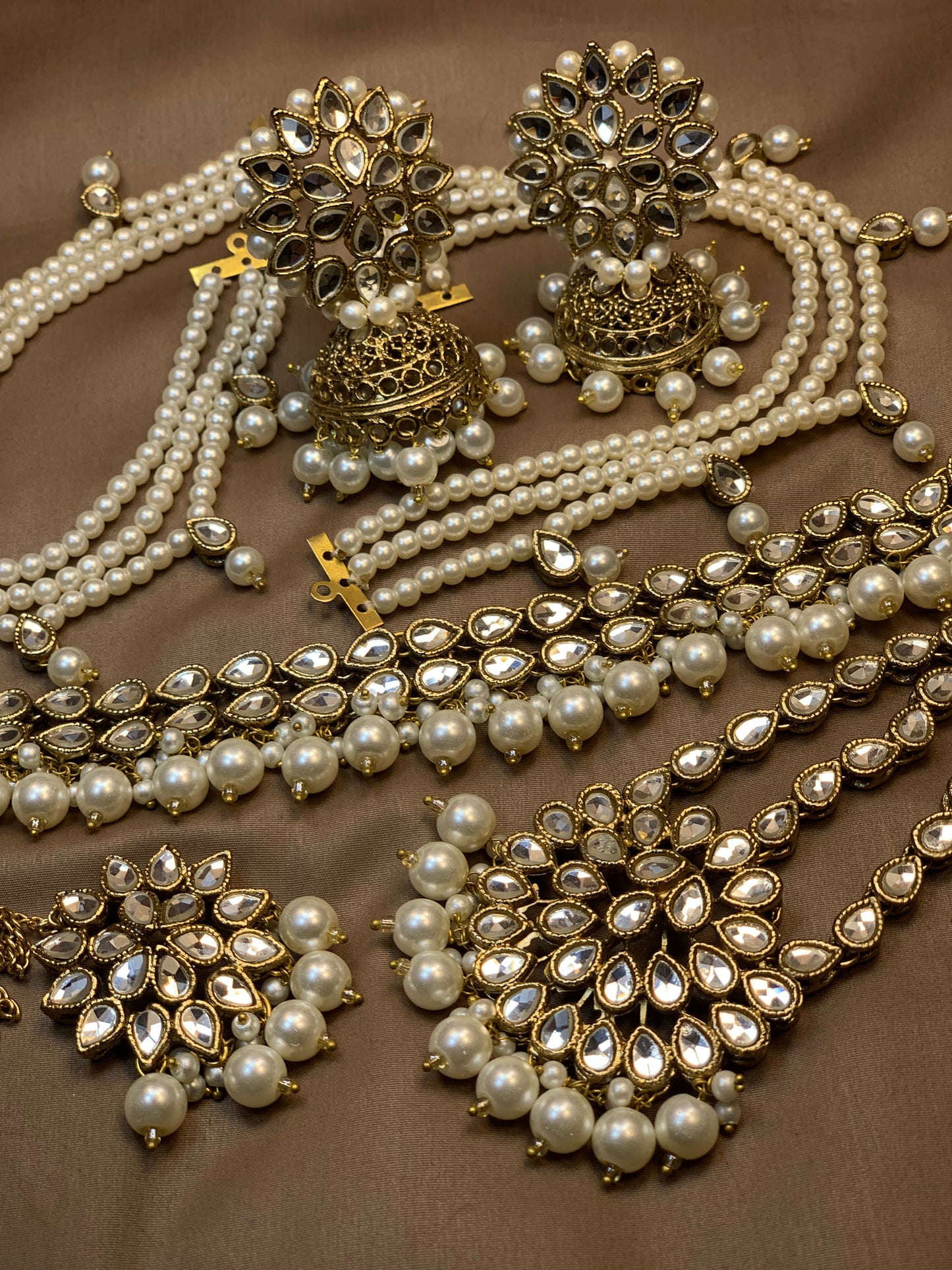Nayaab Kundan Jewellery Set