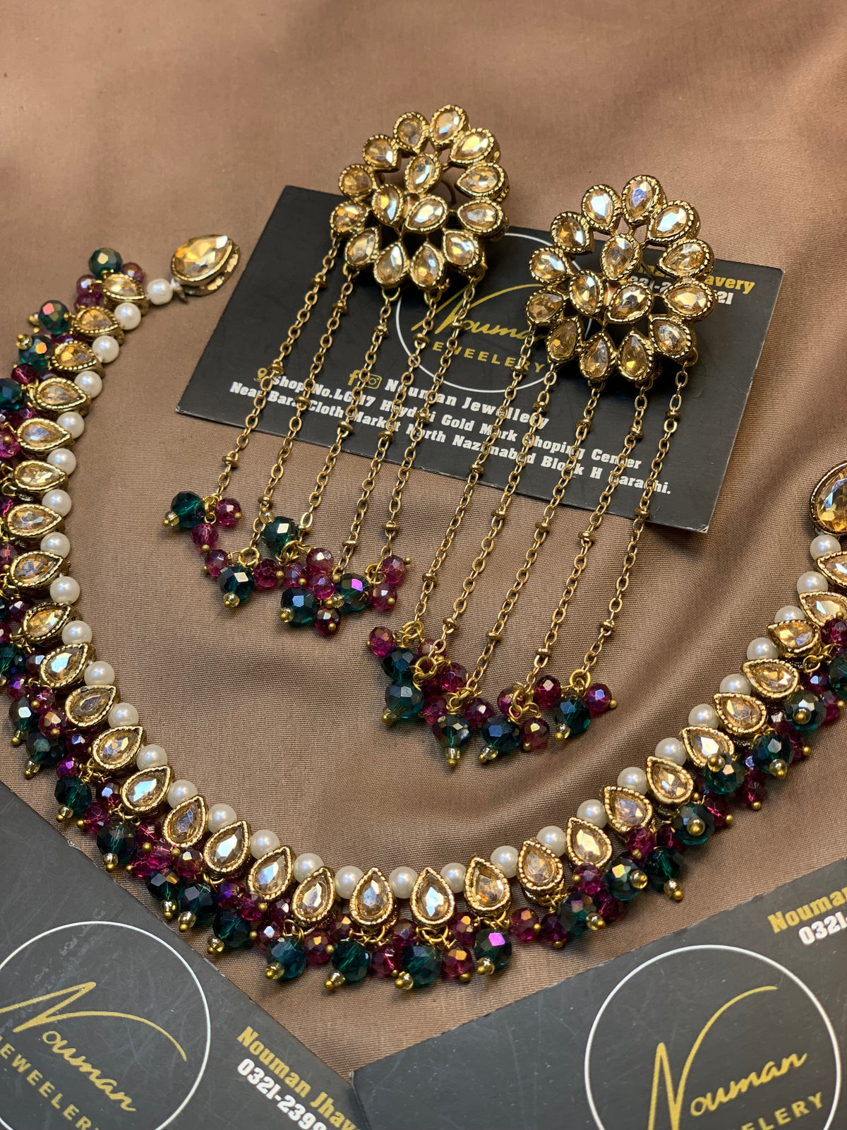 Royal Kundan Elegance ✨

A stunning combination Sea green and rich dark magenta/wine,Jewellery Set