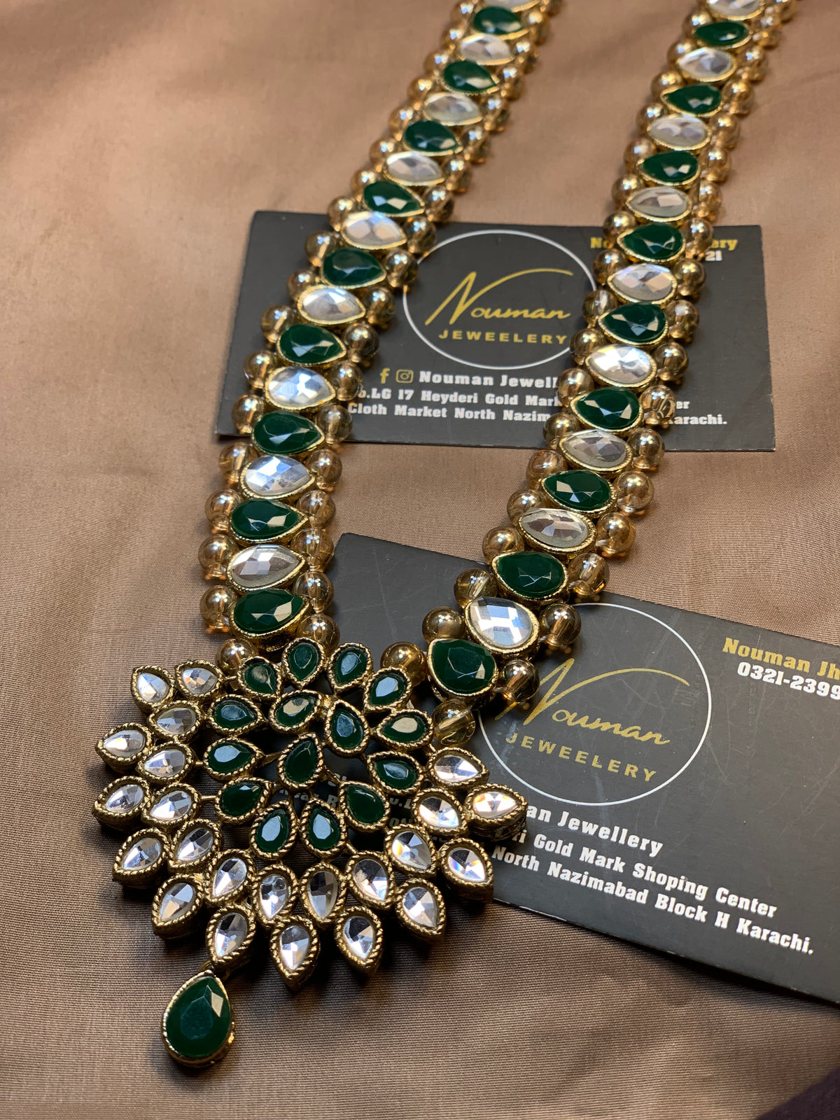 Kundun Emerald Long Mala With Pendant