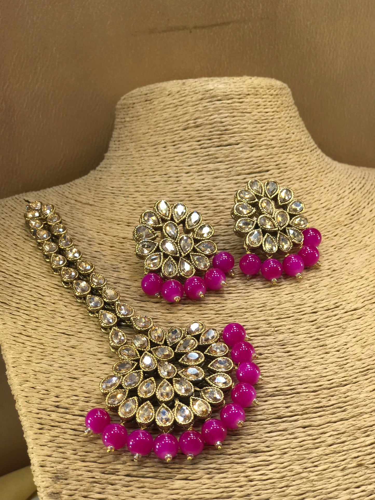 Dark Solid Pinkish Shaking Royal Statement Jewellery Set