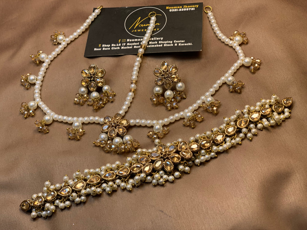 Kundun Pearl Kids Choker set with matha patti.