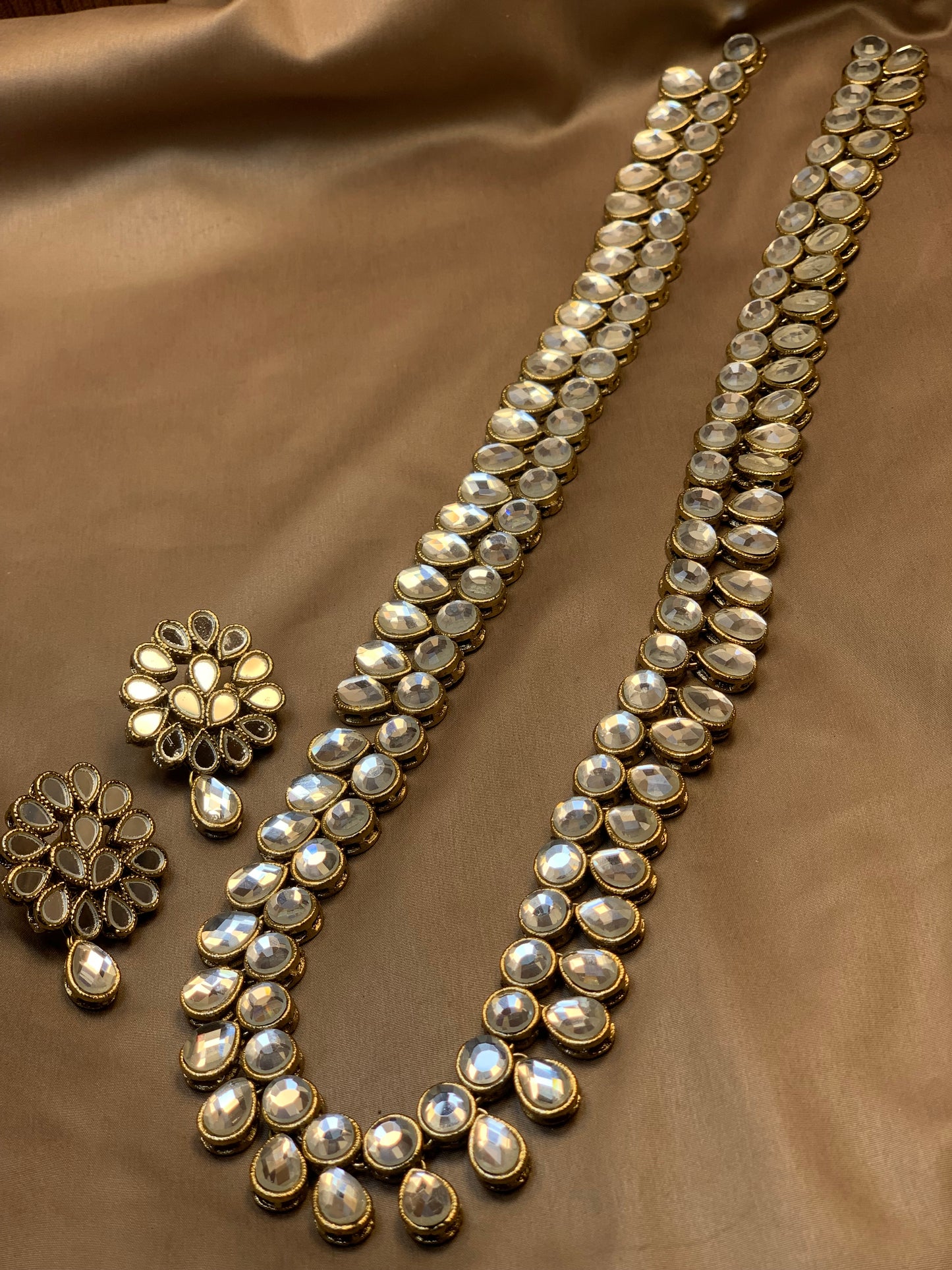 Exquisite Kundun Long Mala Necklace Jewellery Set