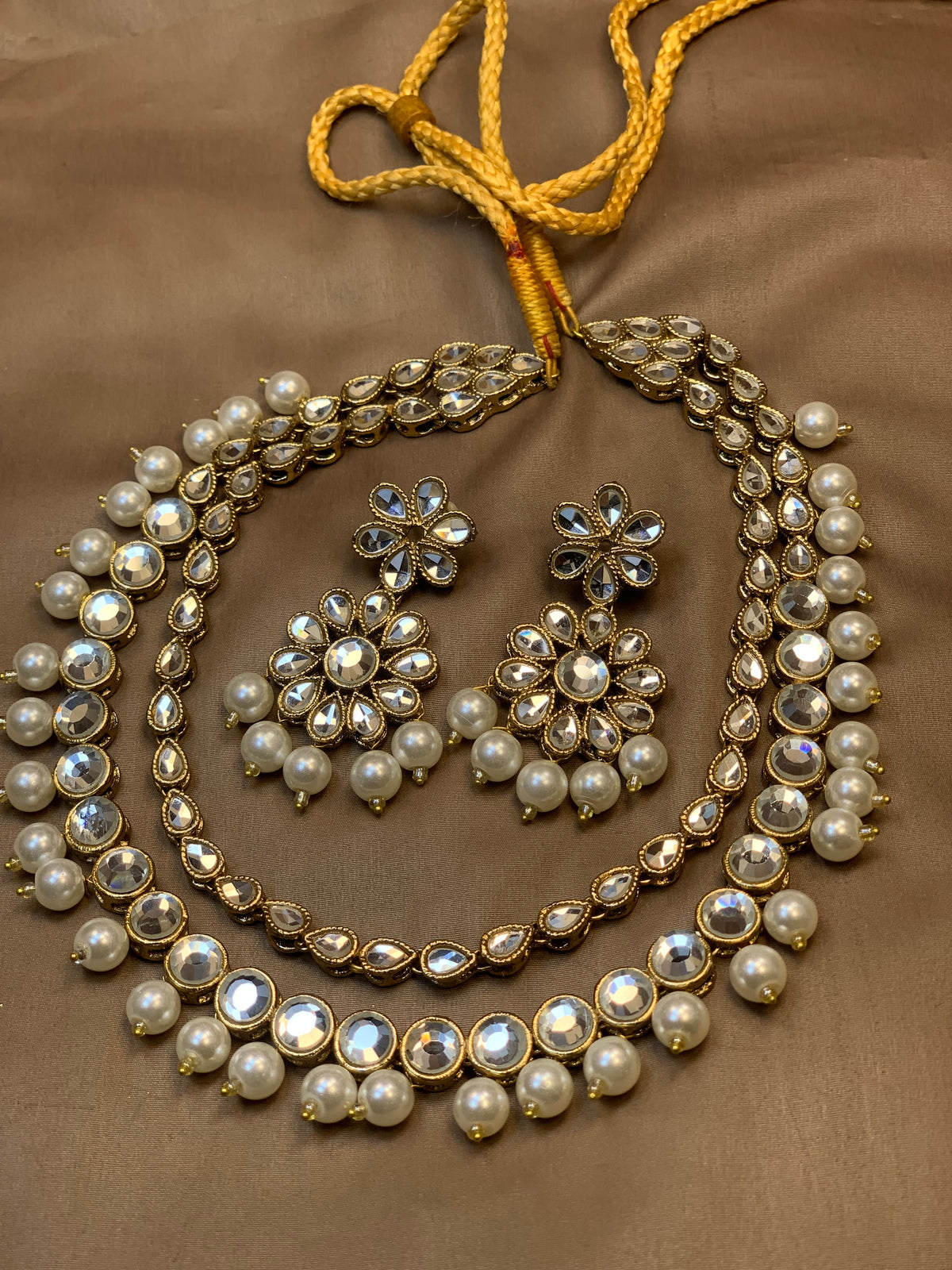 ELEGANT PEARL JEWELLERY SET