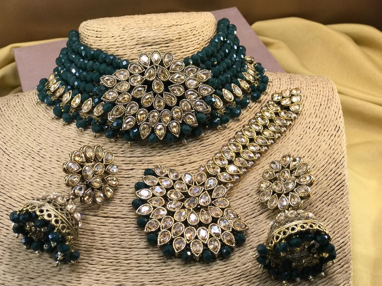 Kundan Emerald Green Statement Set
