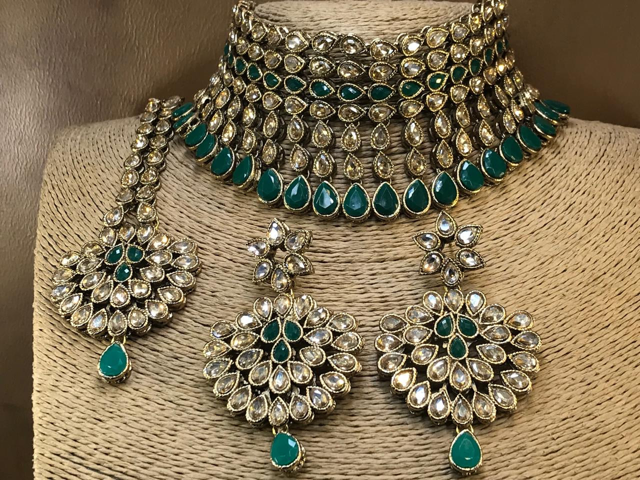 Kundan Emerald Green Choker Set – Gold Look