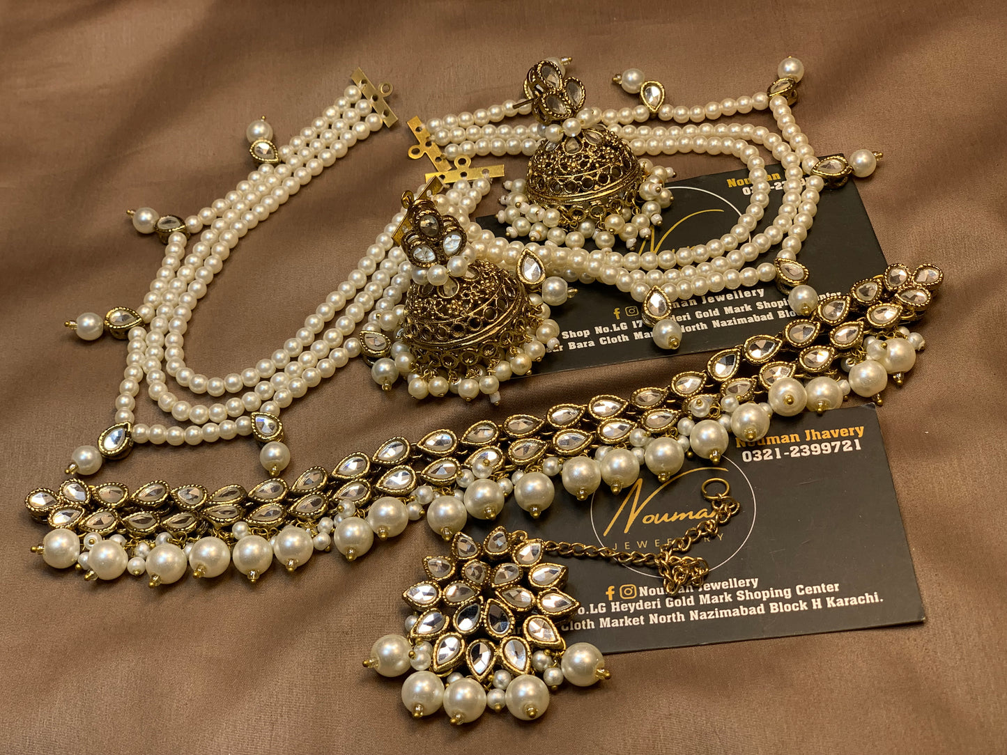 Exquisite Kundun Choker Set with Sahara With Pearl