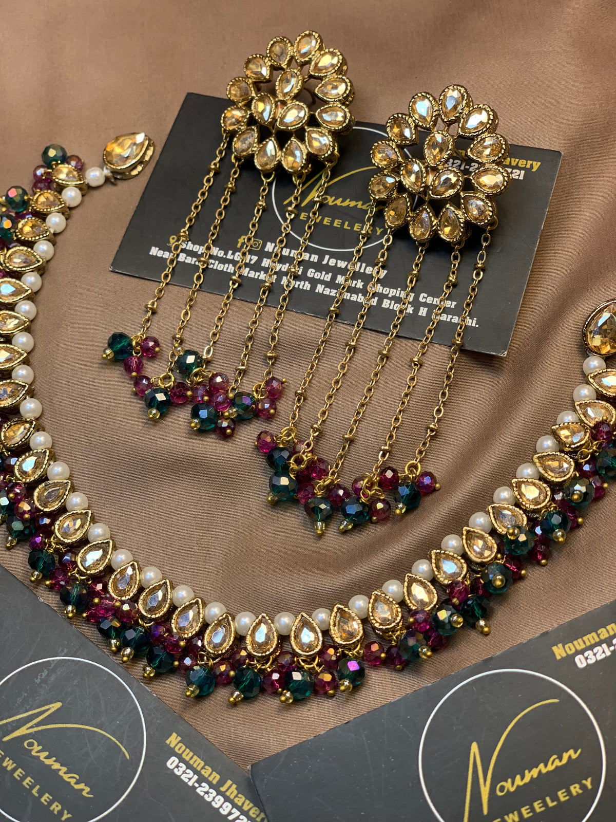 Royal Kundan Elegance ✨

A stunning combination Sea green and rich dark magenta/wine,Jewellery Set