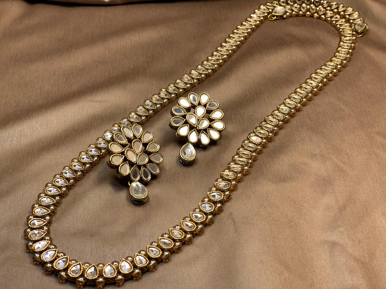 Kundan Long Mala Set

A graceful Kundan Long Mala Set