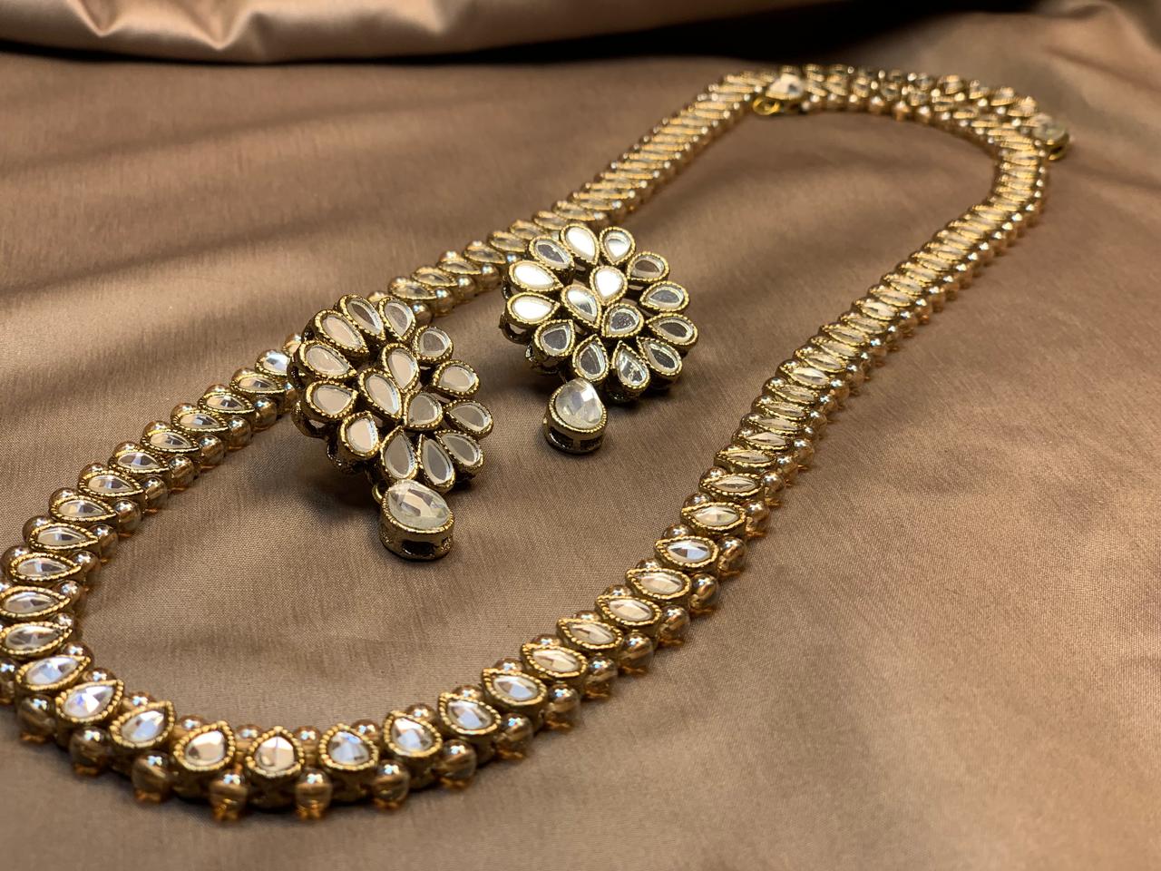 Kundan Long Mala Set

A graceful Kundan Long Mala Set