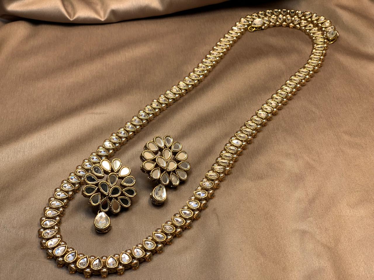 Kundan Long Mala Set

A graceful Kundan Long Mala Set